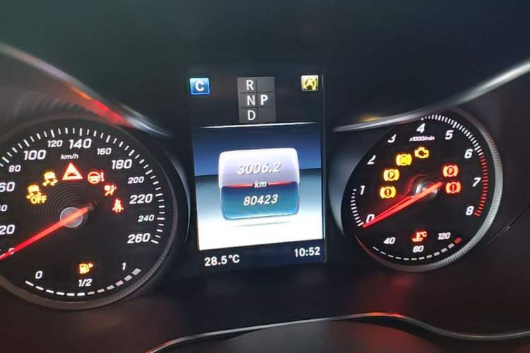 Used Mercedes-Benz GLC 2018 GLC 260 4MATIC Luxury Model Instrument Cluster