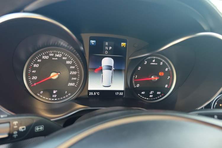 Used Mercedes-Benz GLC 2018 GLC 260 4MATIC Luxury Model Instrument Cluster