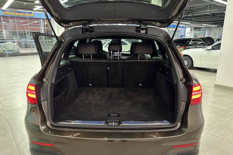 Used Mercedes-Benz GLC 2018 GLC 260 4MATIC Luxury Model Interior 13