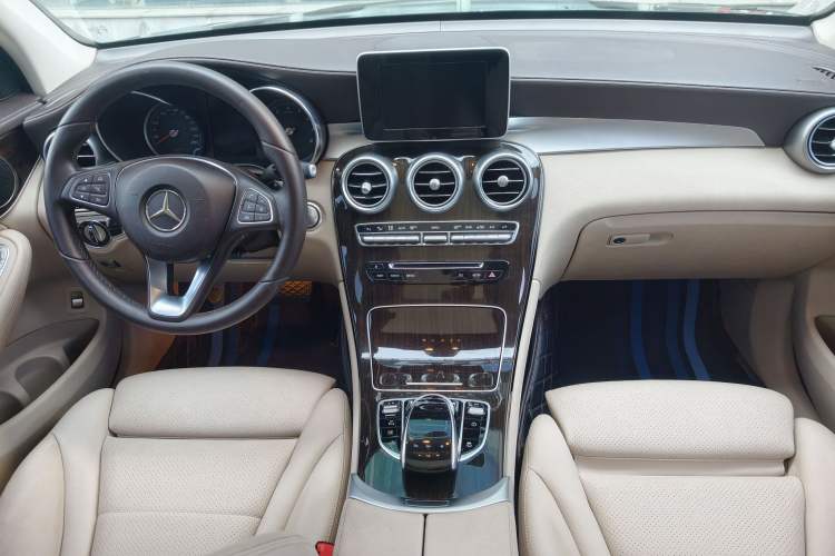 Used Mercedes-Benz GLC 2018 GLC 260 4MATIC Dynamic Edition Interior 2