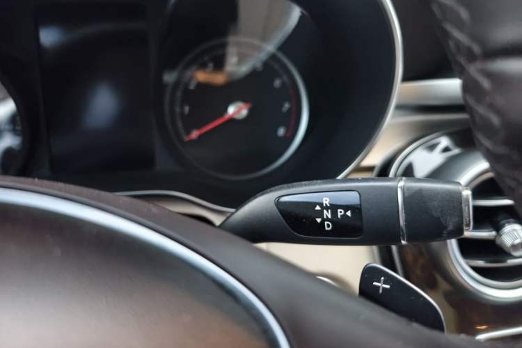 Used Mercedes-Benz GLC 2018 GLC 260 4MATIC Dynamic Edition Interior 5