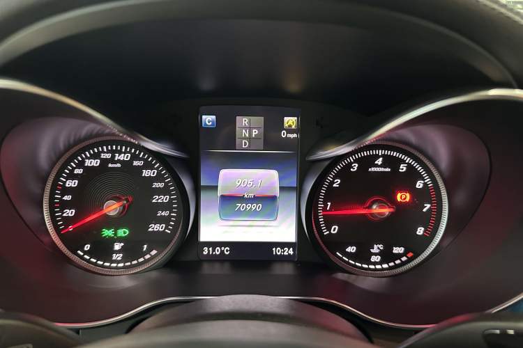 Used Mercedes-Benz GLC 2018 GLC 260 4MATIC Luxury Model Interior 7