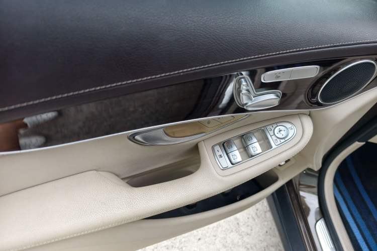 Used Mercedes-Benz GLC 2018 GLC 260 4MATIC Dynamic Edition Interior 9