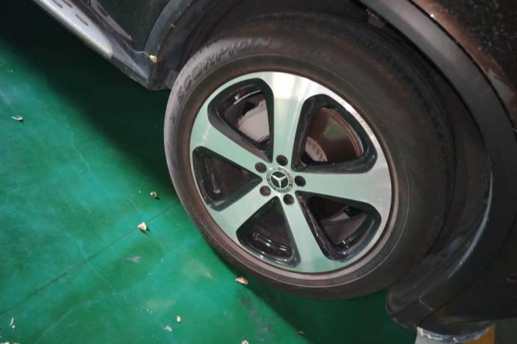 Used Mercedes-Benz GLC 2018 Facelift GLC 260 4MATIC Luxury Edition Right Front Wheel Hub
