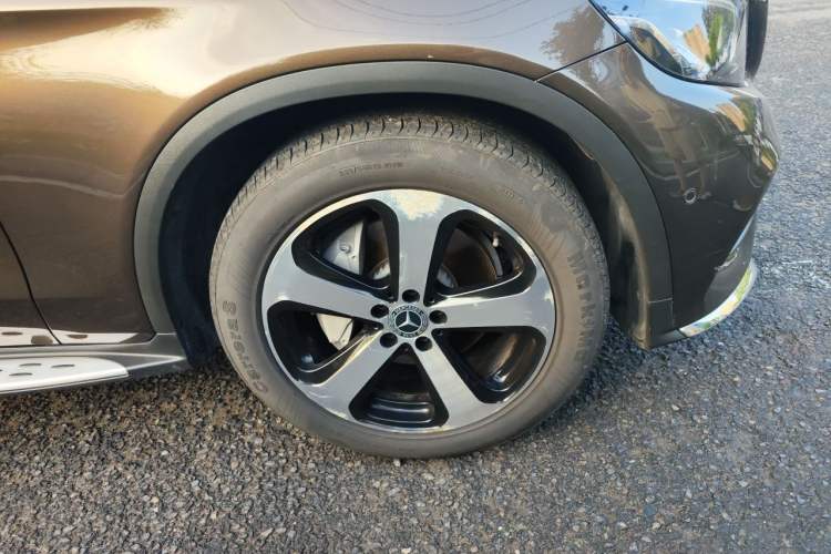 Used Mercedes-Benz GLC 2018 GLC 260 4MATIC Luxury Model Right Front Wheel Hub