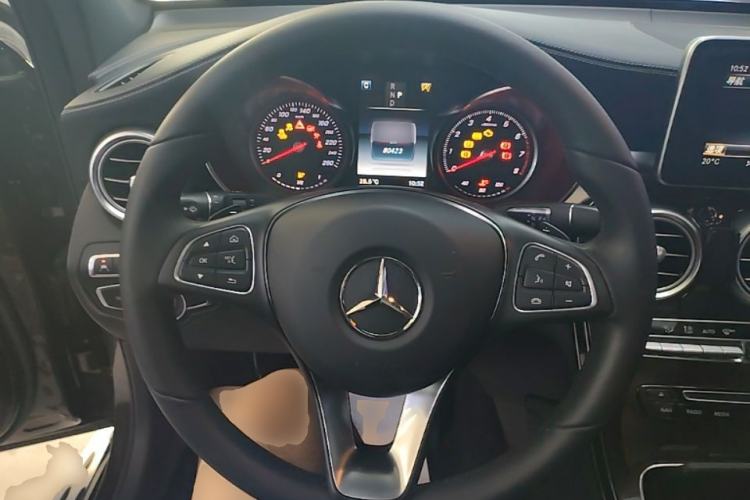 Used Mercedes-Benz GLC 2018 GLC 260 4MATIC Luxury Model Steering Wheel