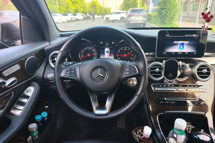 Used Mercedes-Benz GLC 2018 GLC 260 4MATIC Luxury Model Steering Wheel