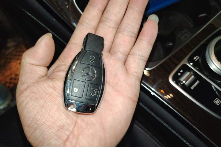 Used Mercedes-Benz GLC 2018 Facelift GLC 260 4MATIC Luxury Edition Vehicle Key