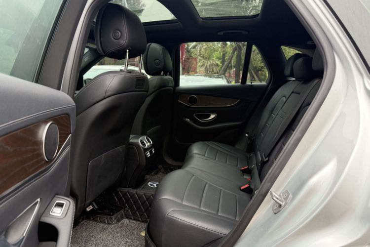 Used Mercedes-Benz GLC 2018 Refreshed GLC 300 4MATIC Dynamic Edition Interior 1