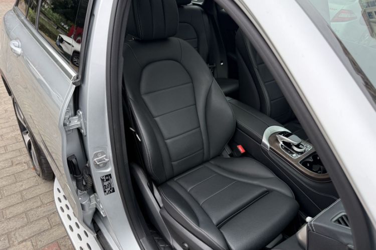 Used Mercedes-Benz GLC 2018 Refreshed GLC 300 4MATIC Dynamic Edition Interior 3