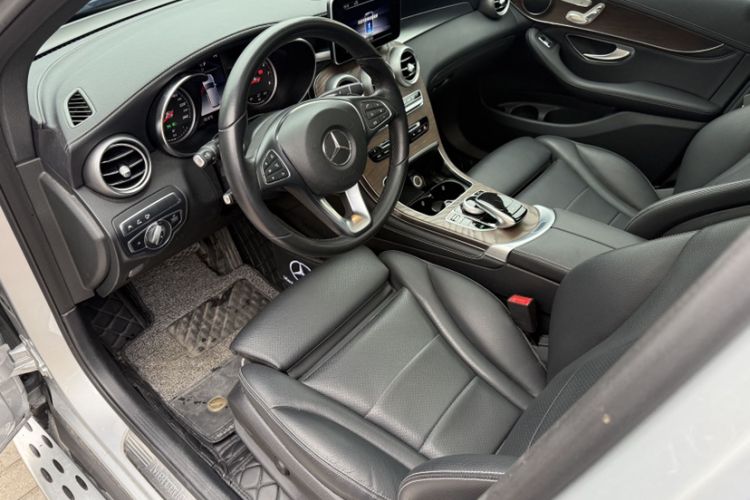 Used Mercedes-Benz GLC 2018 Refreshed GLC 300 4MATIC Dynamic Edition Interior 4
