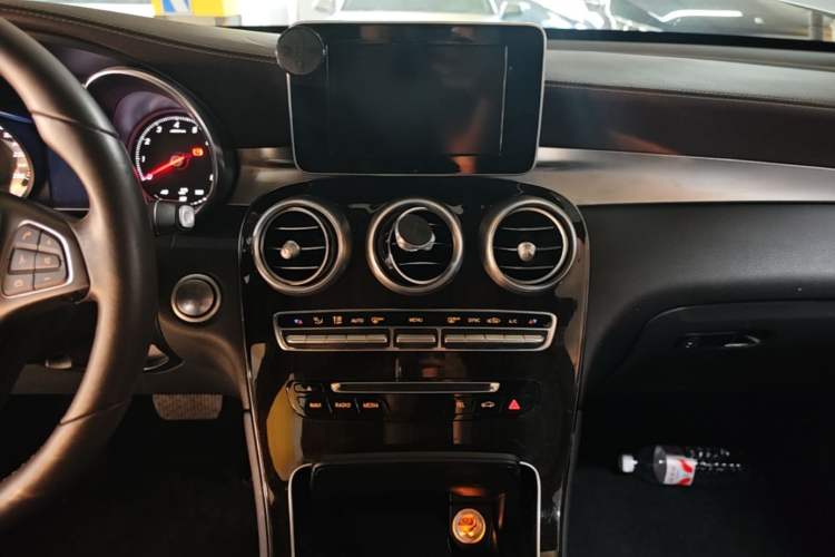 Used Mercedes-Benz GLC 2018 Facelifted GLC 260 4MATIC Dynamic Edition Audio And AC Panel