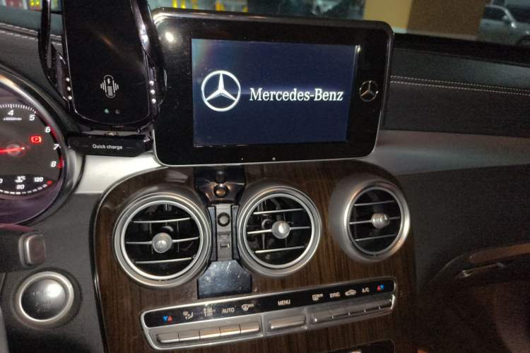 Used Mercedes-Benz GLC 2018 Facelift GLC 260 4MATIC Luxury Edition Audio And AC Panel