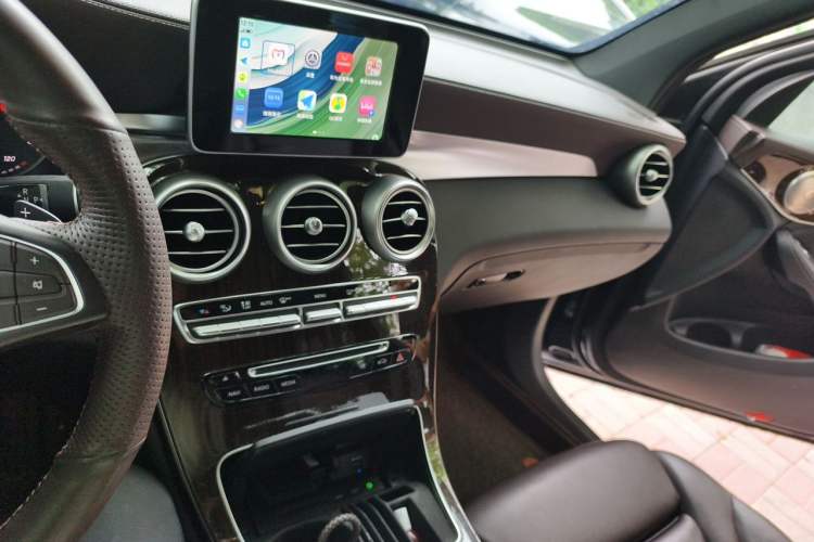 Used Mercedes-Benz GLC 2018 Facelift GLC 260 4MATIC Luxury Edition Audio And AC Panel
