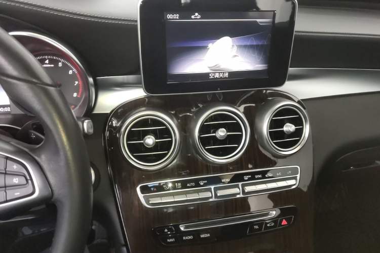 Used Mercedes-Benz GLC 2018 GLC 260 4MATIC Dynamic Edition Audio And AC Panel