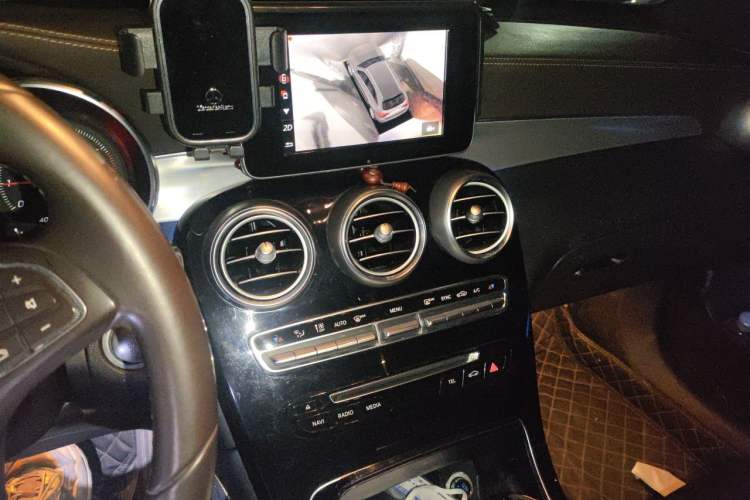 Used Mercedes-Benz GLC 2018 Facelift GLC 200 4MATIC Audio And AC Panel