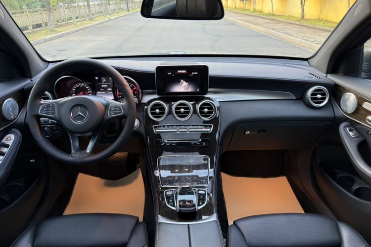 Used Mercedes-Benz GLC 2018 GLC 260 4MATIC Luxury Model Audio And AC Panel