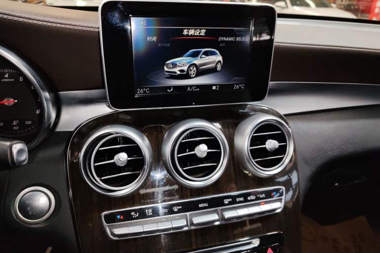 Used Mercedes-Benz GLC 2018 GLC 260 4MATIC Dynamic Edition Audio And AC Panel