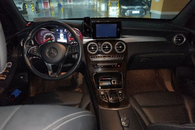 Used Mercedes-Benz GLC 2018 Facelift GLC 260 4MATIC Luxury Edition Center Console