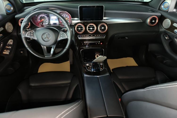 Used Mercedes-Benz GLC 2018 GLC 260 4MATIC Luxury Model Center Console