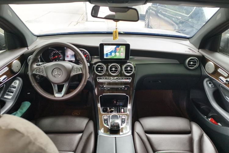 Used Mercedes-Benz GLC 2018 Facelift GLC 260 4MATIC Luxury Edition Center Console