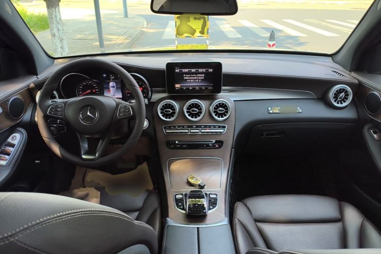 Used Mercedes-Benz GLC 2018 GLC 300 4MATIC Sport Edition Center Console