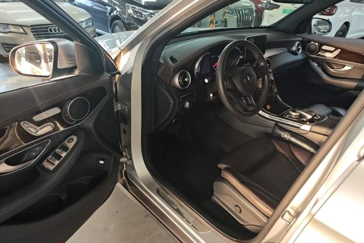Used Mercedes-Benz GLC 2018 Facelifted GLC 260 4MATIC Dynamic Edition Driver Seat