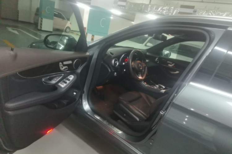 Used Mercedes-Benz GLC 2018 Facelifted GLC 260 4MATIC Dynamic Edition Driver Seat