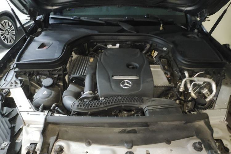 Used Mercedes-Benz GLC 2018 GLC 260 4MATIC Luxury Model Engine Bay