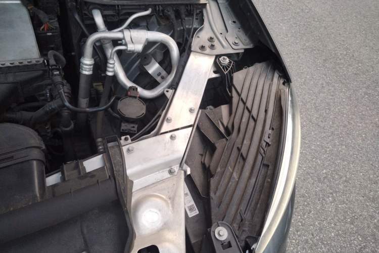 Used Mercedes-Benz GLC 2018 GLC 260 4MATIC Luxury Model Engine Bay Left