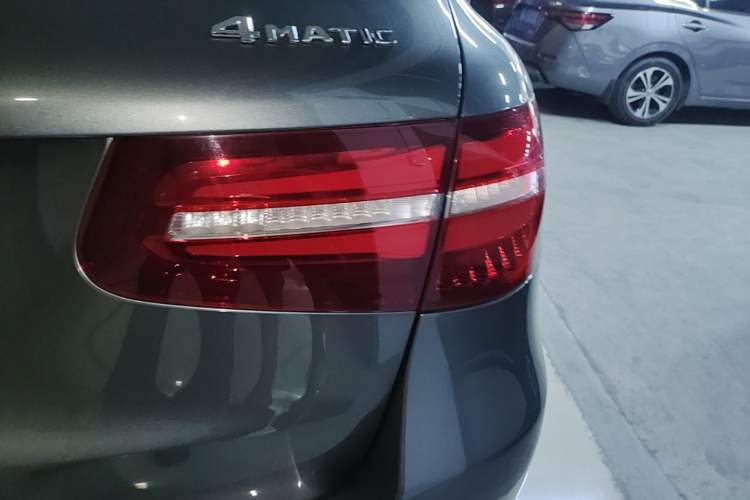Used Mercedes-Benz GLC 2018 GLC 260 4MATIC Luxury Model Exterior 1