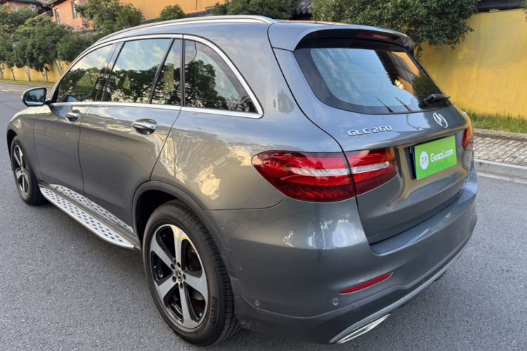 Used Mercedes-Benz GLC 2018 GLC 260 4MATIC Luxury Model Exterior 2