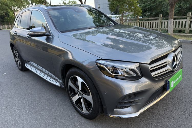 Used Mercedes-Benz GLC 2018 GLC 260 4MATIC Luxury Model Exterior 3