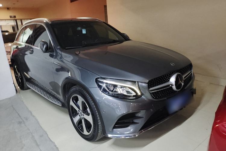 Used Mercedes-Benz GLC 2018 GLC 260 4MATIC Luxury Model Front Right 45 Deg