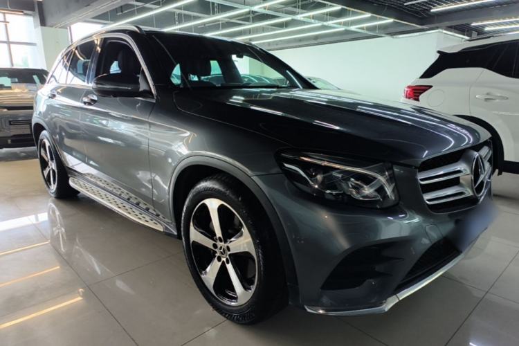 Used Mercedes-Benz GLC 2018 GLC 260 4MATIC Luxury Model Front Right 45 Deg