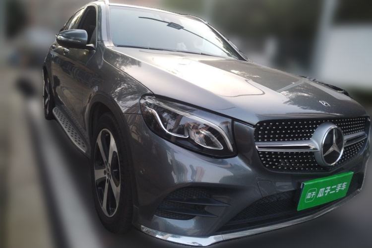 Used Mercedes-Benz GLC 2018 GLC 260 4MATIC Luxury Model Front Right 45 Deg