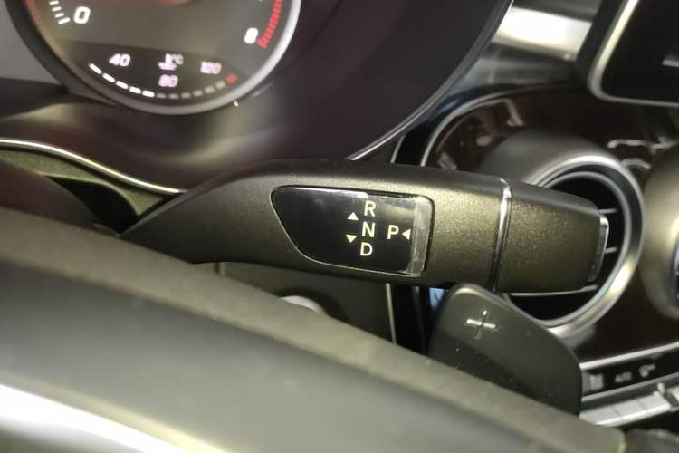 Used Mercedes-Benz GLC 2018 GLC 260 4MATIC Dynamic Edition Gear Lever