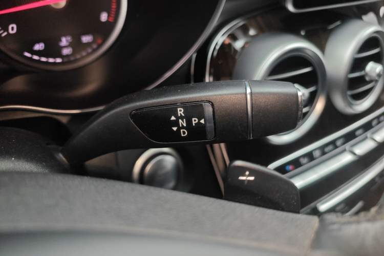 Used Mercedes-Benz GLC 2018 GLC 260 4MATIC Dynamic Edition Gear Lever