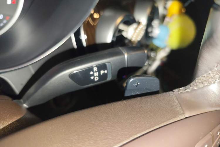 Used Mercedes-Benz GLC 2018 Facelifted GLC 260 4MATIC Dynamic Edition Gear Lever