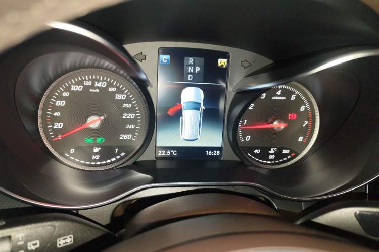 Used Mercedes-Benz GLC 2018 Facelifted GLC 260 4MATIC Dynamic Edition Instrument Cluster