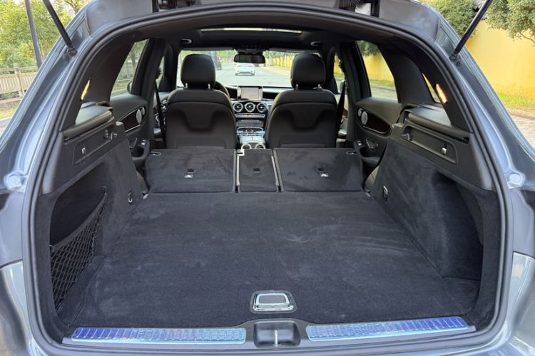 Used Mercedes-Benz GLC 2018 GLC 260 4MATIC Luxury Model Interior 10
