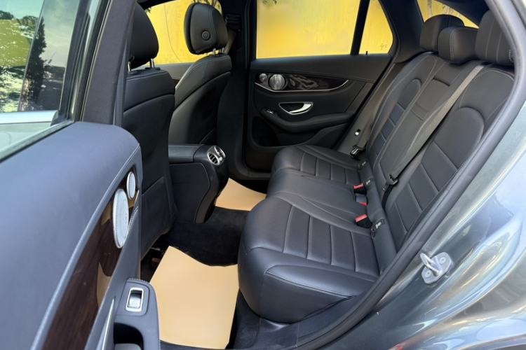 Used Mercedes-Benz GLC 2018 GLC 260 4MATIC Luxury Model Interior 2