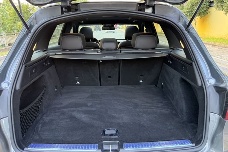 Used Mercedes-Benz GLC 2018 GLC 260 4MATIC Luxury Model Interior 5