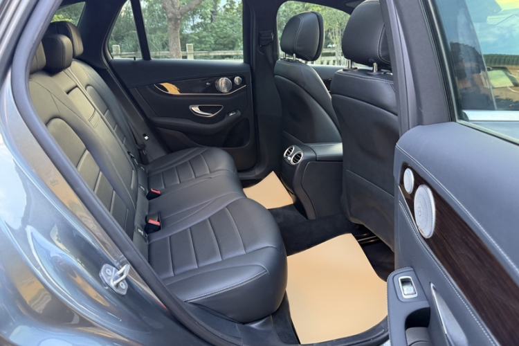 Used Mercedes-Benz GLC 2018 GLC 260 4MATIC Luxury Model Interior 8