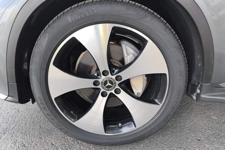 Used Mercedes-Benz GLC 2018 GLC 300 4MATIC Sport Edition Left Front Wheel Hub