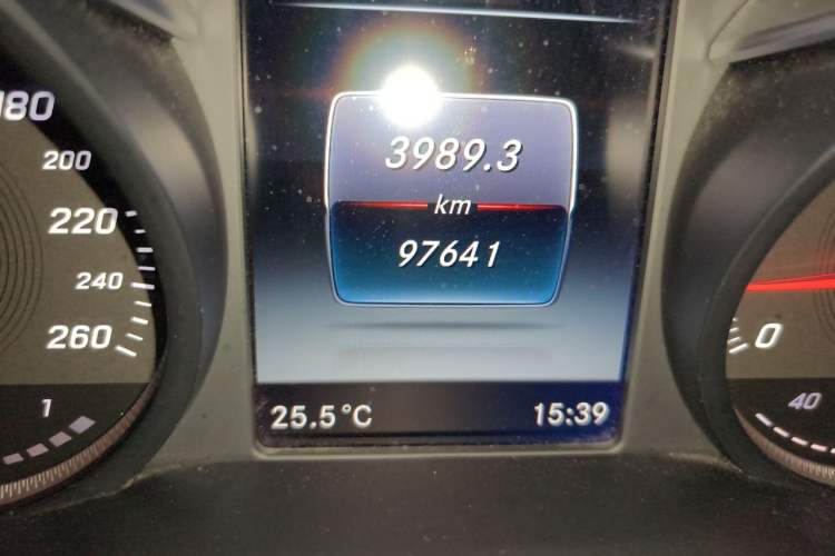 Used Mercedes-Benz GLC 2018 Facelift GLC 260 4MATIC Luxury Edition Odometer Close Up
