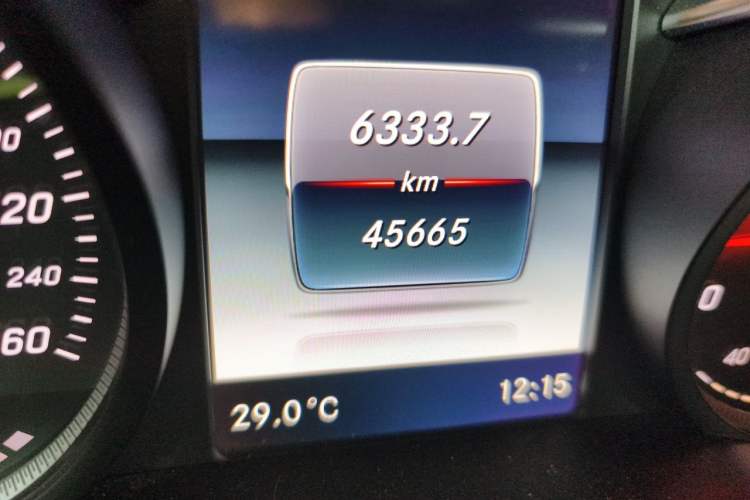 Used Mercedes-Benz GLC 2018 Facelift GLC 260 4MATIC Luxury Edition Odometer Close Up