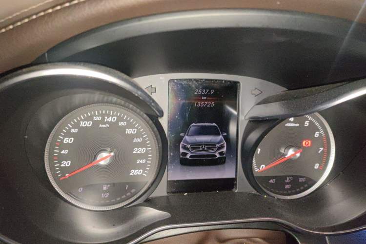 Used Mercedes-Benz GLC 2018 Facelift GLC 200 4MATIC Odometer Close Up
