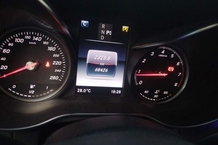 Used Mercedes-Benz GLC 2018 GLC 260 4MATIC Luxury Model Odometer Close Up