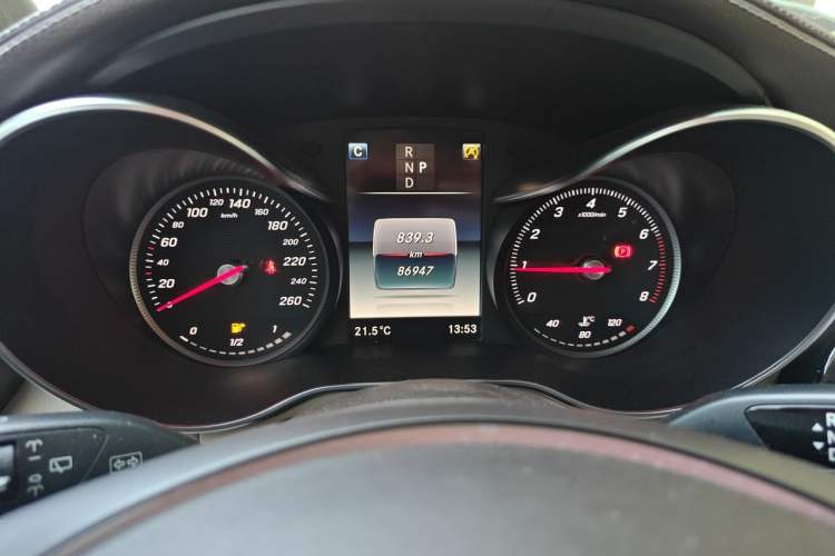 Used Mercedes-Benz GLC 2018 GLC 200 4MATIC Odometer Close Up